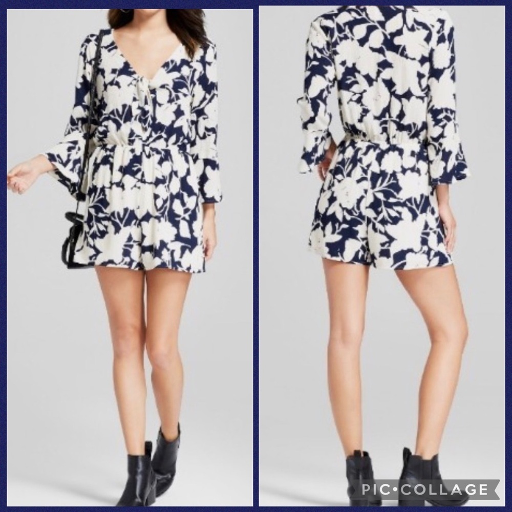 Xhilaration Floral Navy and White